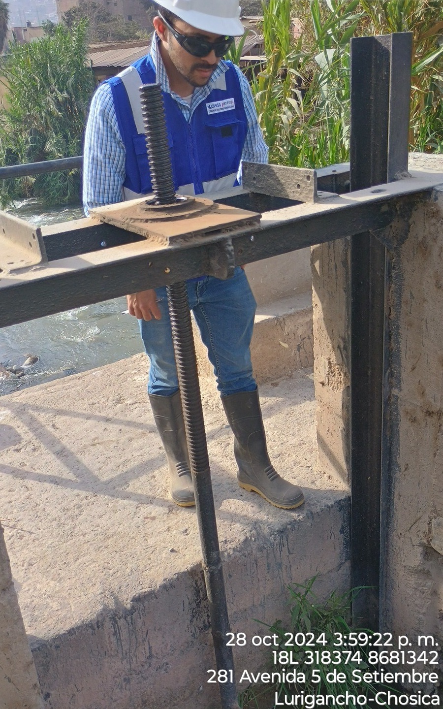 Identifying weirs